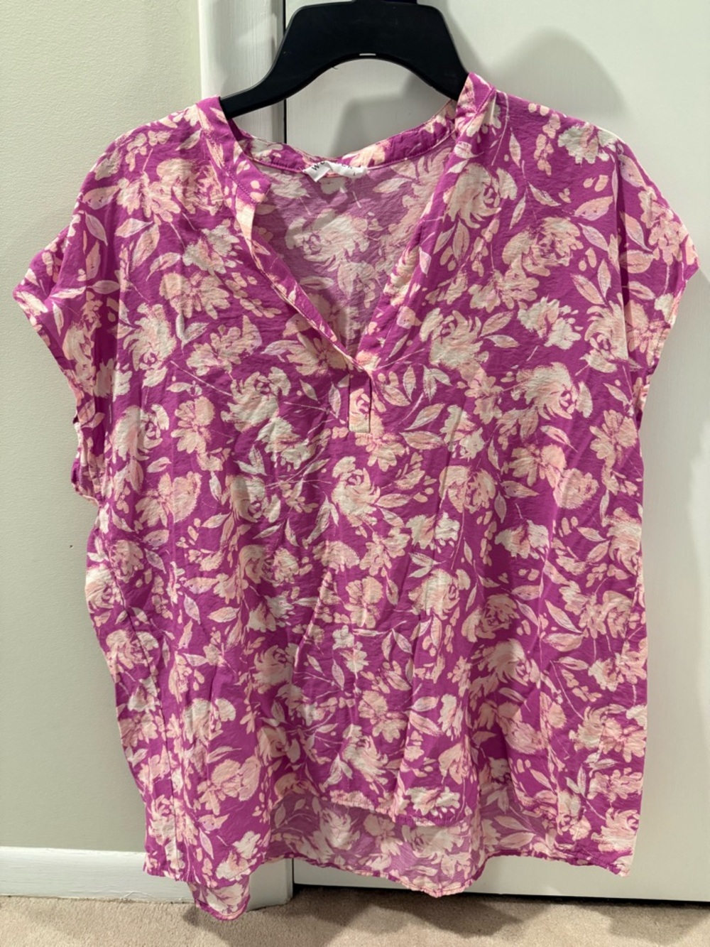 Emily Wonder Women’s Lavender Floral V-Neck Top